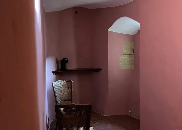 فندق مبيت وإفطار Chateau D Albon - Catherine De Medicis 3*